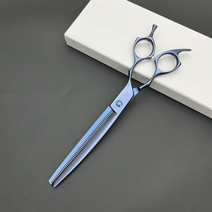 กรรไกรตัดขนสัตว์มืออาชีพ ขนาด 7.5 นิ้ว ใบมีดโค้งทำจากเหล็กกล้าไร้สนิม 440C ด้ามจับสีน้ำเงินโคบอลต์ สำหรับตัดขนสุนัข - Product Image 1