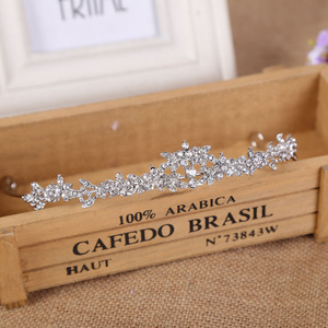 Diadema <span class=keywords><strong>de</strong></span> Perlas para Novia, Accesorios para el Cabello con Diamantes, Diadema <span class=keywords><strong>de</strong></span> Aleación con Pedrería para Novia, Tocado <span class=keywords><strong>de</strong></span> Novia, <span class=keywords><strong>Coronas</strong></span> <span class=keywords><strong>de</strong></span> Novia - Product Image 4