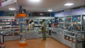 Vitrine en verre d'affichage de magasin de fumée haut de gamme usine prix de gros personnalisé <span class=keywords><strong>comptoir</strong></span> d'affichage en verre - Product Image 6