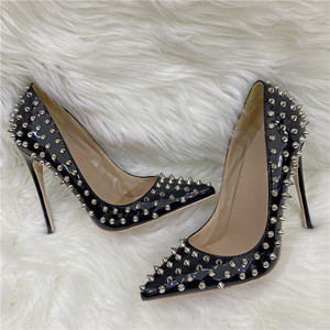 Venta al por mayor de comercio exterior transfronterizo: Nuevo modelo 2026 de elegantes zapatos de tacón alto con remaches, sin cordones, de 12CM/10CM, con punta en pico y tacón de aguja. - Product Image 2