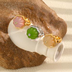 Anillo <span class=keywords><strong>de</strong></span> Resina con Flores, Baño <span class=keywords><strong>de</strong></span> Oro <span class=keywords><strong>de</strong></span> 18K, Acero Inoxidable, Banda Geométrica para Mujer, Fresco, Lindo, Moderno, Chic, Elegante - Product Image 4