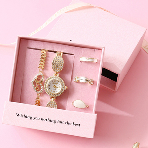 Coffret cadeau <span class=keywords><strong>pour</strong></span> femme comprenant <span class=keywords><strong>une</strong></span> montre, un bracelet et <span class=keywords><strong>une</strong></span> bague en forme <span class=keywords><strong>d</strong></span>'épée, idéal <span class=keywords><strong>pour</strong></span> la fête des mères, la Saint-Valentin, les souvenirs de mariage. - Product Image 2