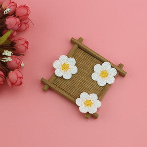 Mini flor bordada de colores pequeños accesorios de <span class=keywords><strong>flores</strong></span> de ganchillo para ropa, bolso, zapatos y diademas - Product Image 4