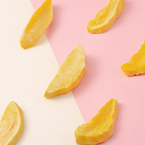 Fabrika doğrudan toptan dondurularak kurutulmuş Mango gevrek aperatifler bütün adet tatlı tadı su korunmuş kurutulmuş meyve tarihi çilek - Product Image 4