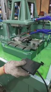 Écrous hexagonaux de perceuse verticale entièrement automatique et machine de taraudage de filetage de vis - Product Image 5