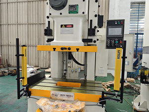 Pressa Pneumatica CNC Colgar <span class=keywords><strong>YPA</strong></span> 80T con Alimentatore Automatico Multifunzionale per Punzonatura e Taglio Metalli, Motore da 7,5kW - Product Image 4