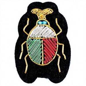 Insignias esmaltadas bordadas de seda personalizables, diseño de hormiga, patrón de bandera, insignias de nombre para coser para bolsos, logotipo personalizado de fieltro de tela - Product Image 1