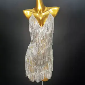 فستان سهرة نسائي صيفي قصير مثير برقبة على شكل V مزين بأزرار من الألماس جديد موديل 2024