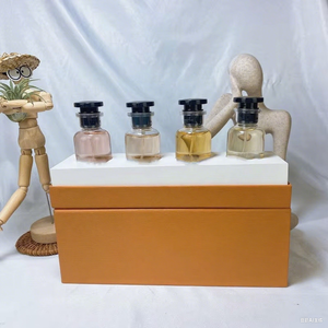 ชุดของขวัญน้ำหอมขนาดพกพาคุณภาพสูง 4*30 มล. กลิ่นหอมติดทนนาน ยี่ห้อดัง บรรจุในกล่องของขวัญ - Product Image 3