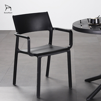 Chaise de salle à manger en plastique épaissi avec dossier pour la maison et la restauration