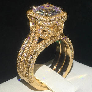 Anello con Diamante A091 in Oro Giallo, Taglio Brillante Naturale Rotondo, Colore G, Gioiello di Fidanzamento per Donna - Product Image 1