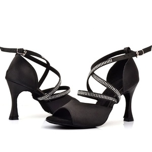 Chaussures <span class=keywords><strong>de</strong></span> danse latine sur mesure pour femmes en satin, confortables, respirantes, à talons hauts, semelle souple en cuir véritable, pour la salsa et la scène - Product Image 6