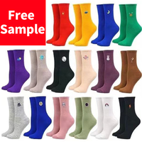 Échantillon gratuit de chaussettes sportives en mélange de coton et de nylon anti-salissure et anti-transpiration avec logo personnalisé pour hommes et femmes