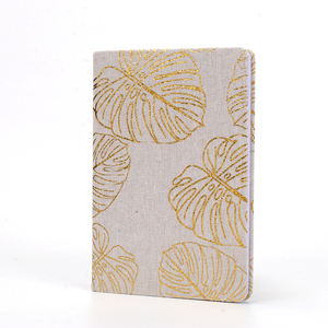 Ensemble de carnets en lin à motifs dorés en promotion, avec motifs léopard, tropical et étoiles, pour les notes quotidiennes et l'utilisation au bureau - Product Image 1