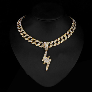 LiCai Iced Out aleación Rhinestone relámpago forma colgante collar Zig <span class=keywords><strong>Zag</strong></span> cadena cubana especias niñas Cool Hip Hop joyería preferida - Product Image 2