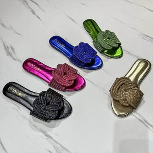 <span class=keywords><strong>Sandalias</strong></span> Planas Tipo Pantuflas de Alta Gama para Mujer para Exportación, de Moda con Punta Abierta, Plantilla Transpirable de PU para la Temporada de Primavera - Product Image 1