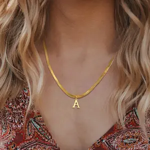 2023 nueva llegada 18K IP oro no deslustre 316L Acero inoxidable A-Z 26 letras colgante collar joyería para mujeres