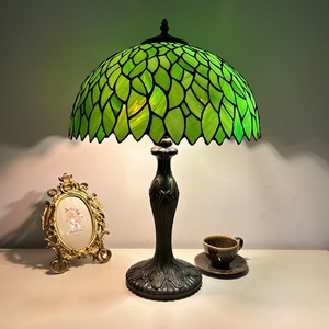 Đèn bàn kính màu 25.6 inch phong cách Tiffany với bóng hồng đỏ và hạt pha lê-2 đèn, hoàn thiện cổ - Product Image 5