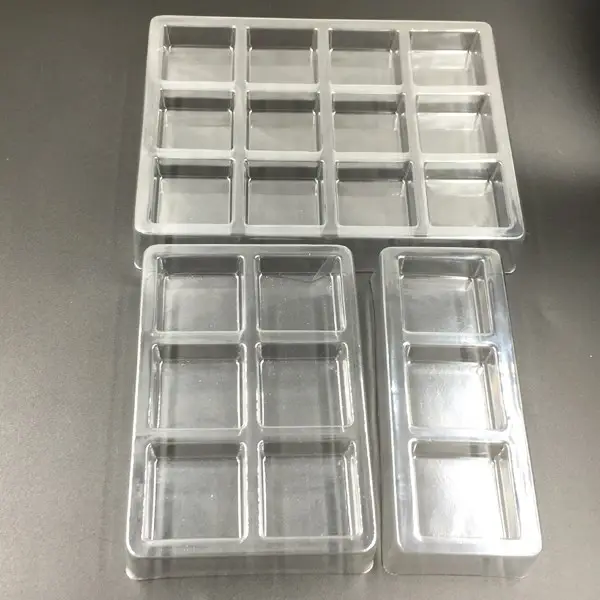 wholesale high quality disposable blister plastic insert tray chocolate pet material plastic heart shaped food tray