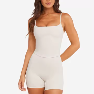 Top Sportivo Senza Cuciture in Spandex e Nylon Traspirante con Allacciatura al Collo per Fitness e Yoga da Donna - Product Image 1