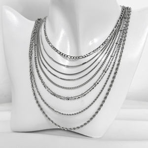 Collar Básico de Cadena con Cruz y Estrella, Cadena de Serpiente, Torcida, Veneciana y Boca de Pez en Acero de Titanio con Oro de 18K - Product Image 6