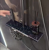 Mitigeur de douche LED rectangulaire chromé poli à poignée unique avec bouton numérique et jet de pluie massant pour appartement et hôtel
