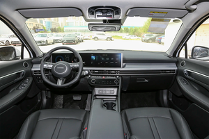 Auto Usata Economica dal Giappone 2024: <span class=keywords><strong>Hyundai</strong></span> Sonata 1.5T 8AT FWD Air Sedan con 253Nm di Coppia e Velocità Massima di 210km/h - Product Image 3