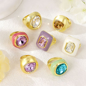 Bijoux vintage tendance, bague en cristal autrichien coloré exquis, bague de cocktail en or 14 carats pour vente en gros - Product Image 2