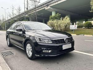 Volkswagen <span class=keywords><strong>Passat</strong></span> <span class=keywords><strong>2017</strong></span> 330TSI DSG Premium 2.0T Benzina Berlina Business di Medie Dimensioni Usata Economica per Esportazione - Product Image 1