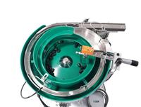 Alimentateur vibrant automatique haute stabilité pour le tri de quincaillerie - Assistance 24h/24