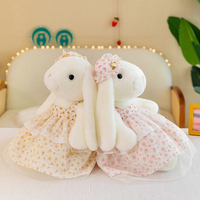 Lapin en peluche mignon à longues oreilles en peluche Lapin créatif dans la jupe Animal en peluche Jouet en gros Vêtements Lapin en peluche