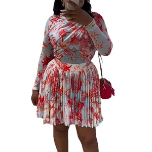 ชุดเซ็ต 2 ชิ้นแฟชั่นสำหรับผู้หญิง คอลเลคชั่นใหม่รับฤดูใบไม้ร่วง เสื้อแขนยาวพิมพ์ลายทรงเข้ารูปทันสมัย พร้อมกระโปรงพลีท สไตล์ลำลอง - Product Image 1