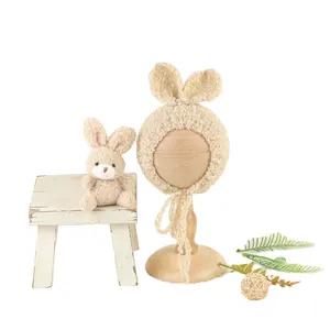El örme tavşan şapka ve peluş oyuncak yumuşak kumaş hayvan kaput ve dolması peluş bebek yenidoğan fotoğraf sahne bebek hediye
