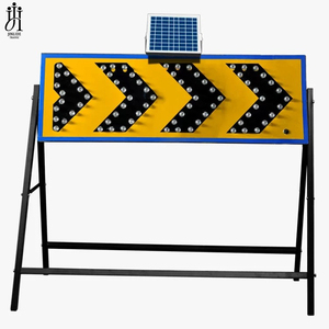 Segnale Direzionale LED Solare Portatile per Controllo del Traffico e Avviso di Chiusura Corsie Autostradali - Product Image 1