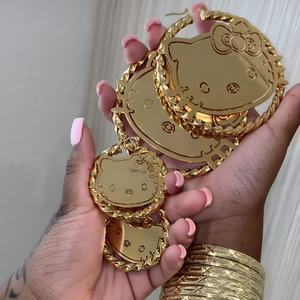 Uwin dolcetto alla moda gattino Custom Cartoon Figure modello luminoso in acciaio inossidabile torsione orecchini a cerchio personalizzato HK donna gioielli - Product Image 1