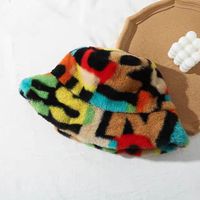 Chapeau Bob Doux et Moelleux à Motifs Floraux et Lettres, Chapeau d'Hiver Chaud en Polaire pour Femme, Style Y2K Streetwear, Idéal pour l'Extérieur et le Quotidien