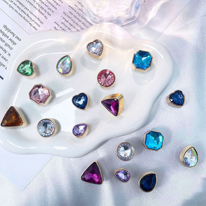 Charm per <span class=keywords><strong>Scarpe</strong></span> di Lusso con Taglio Diamantato, Decorazioni in Metallo e Cristallo per Clog, Accessori Personalizzati Fai-da-Te per Sandali da Donna alla Moda - Product Image 3