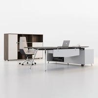 Bureau de direction moderne et simple en noyer européen, sur mesure