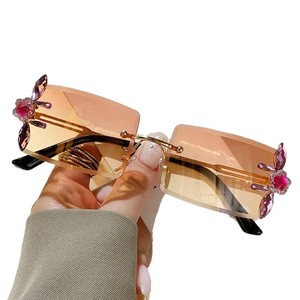 Occhiali da sole da donna con montatura piccola quadrata, nuovi, con diamanti sfumati UV400, per viso piccolo, protezione solare, senza montatura, all'ingrosso - Product Image 5