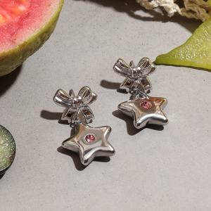 Boucles d'oreilles tendance style cool européen et américain en acier inoxydable avec diamant rose, pentagramme et nœud, pour une allure audacieuse - Product Image 3