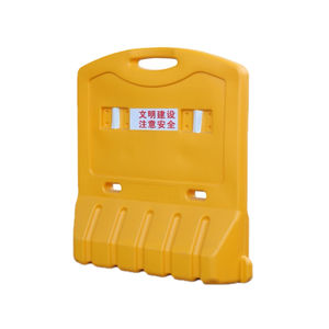 Cheval d'eau en matériau PE à barrière de trafic à triple trou réfléchissant à haute intensité pour la sécurité de la construction routière d'abord - Product Image 1