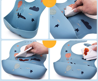 Bavoir pour bébé en silicone sans BPA à motif imprimé personnalisé OEM, doux et lavable, accessoire d'alimentation pour enfant mignon, vente en gros
