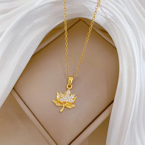 Collares Elegantes de Doble Capa con Diseño de Hoja de Arce, Estilo Lujoso para Mujer - Product Image 3