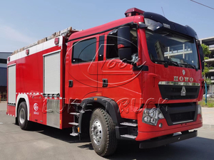 Camión de Bomberos HOWO de Tamaño Óptimo, 8cbm, Tanque de Agua y Espuma de 8000L, Vehículo Contra Incendios Versátil para la Protección Comunitaria - Product Image 3