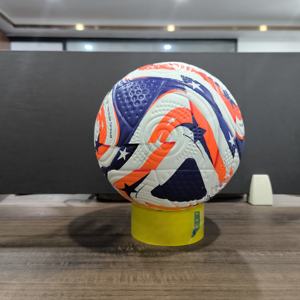 Ballon de football en PU thermocollé de taille 5 avec logo personnalisé en vrac pour les équipes et les revendeurs - Product Image 5