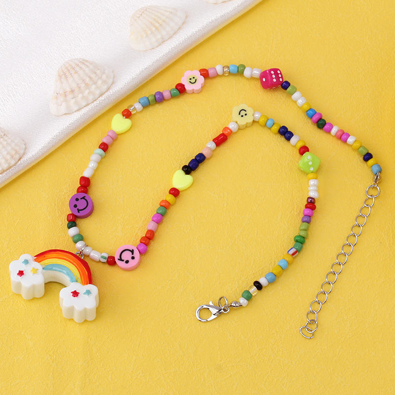 Collier de perles de rocaille arc-en-ciel
