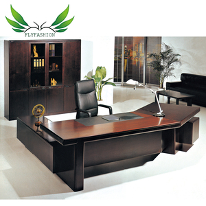 Scrivania Direzionale di Lusso Contemporanea, Tavolo Classico in Legno Impiallacciato per Uffici di Prestigio - Product Image 3