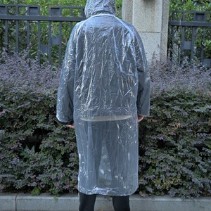 Áo mưa có mũ trùm đầu chất lượng cao, dùng một lần, có khuy, dành cho bé trai, bé gái và người lớn, chống thấm nước, giữ ấm, chất liệu PE - Product Image 5