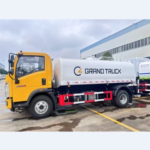 Camion-citerne à eau de haute qualité HOWO 4X2 avec direction à droite, réservoir de 8000 L, à vendre au Ghana - Product Image 2