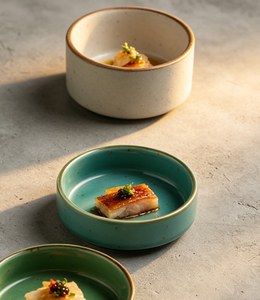 Plato Redondo Pequeño de Cerámica con Borde Moteado Rústico, Plato Compacto para Servir Sushi, Salsas y Aperitivos para Bistro y Comidas Familiares - Product Image 5
